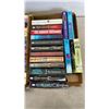 Image 2 : 3 TRAYS OF NOVELS