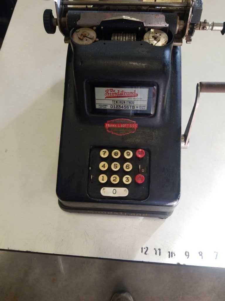 VINTAGE SUNDSTRAND SPEED ADDING MACHINE