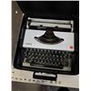 Image 8 : 2 TYPEWRITERS