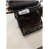 Image 2 : VINTAGE UNDERWOOD TYPEWRITER