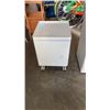 Image 2 : 3 DRAWER DRESSER AND 1 DOOR ROLLING STAND