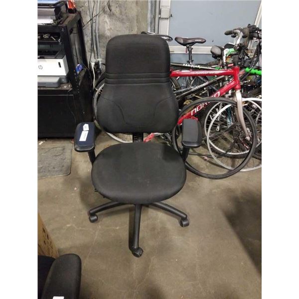 BASICS ADJUSTABLE OFFICE CHAIR