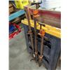 Image 2 : 2 SAW HORSES AND 3 BAR CLAMPS