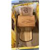 Image 2 : 2 SQUIRREL FEEDERS AND BAG OF CRAFTING BEADS