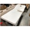 Image 2 : WHITE RECLINING MASSAGE CHAIR