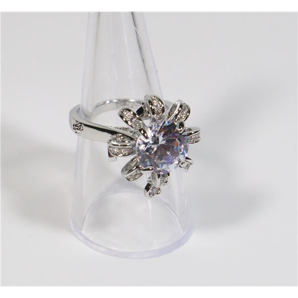 NEW ZIRCON FLOWER AND HEART CHARM RING SIZE 7