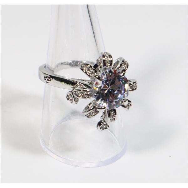 NEW ZIRCON FLOWER AND HEART CHARM RING SIZE 8