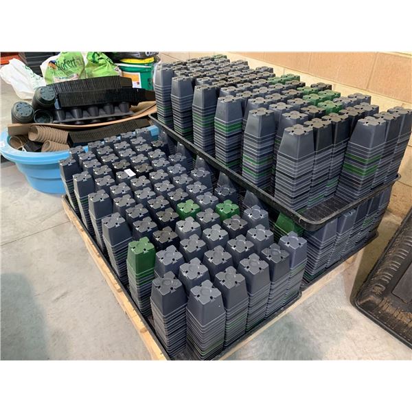 Pallet lot of 4 inch square grow pots