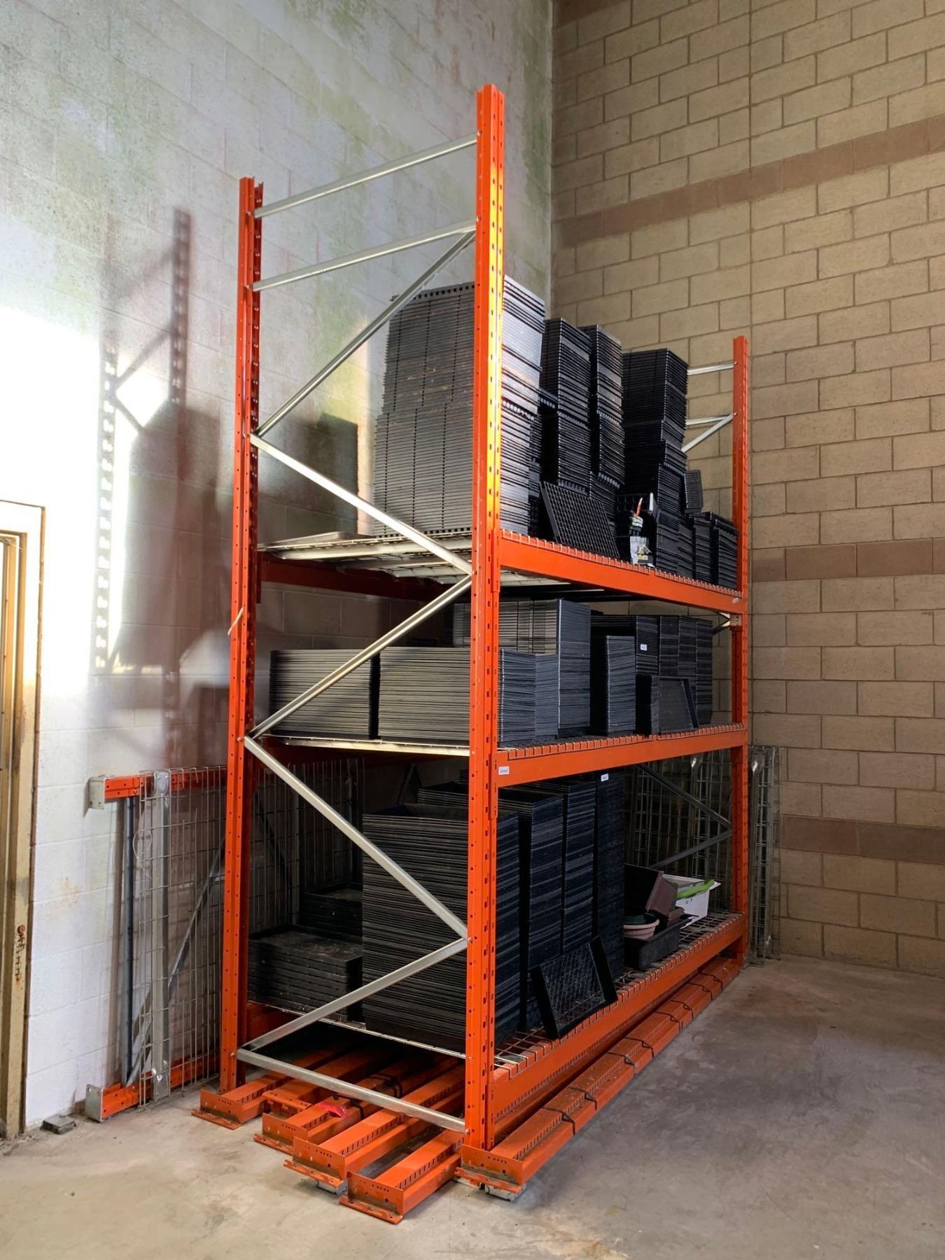 Redi rack Pallet racking includes 3 upright, 12 x beams and mesh ...