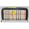 Image 1 : NEW BURBERRY REPRO ZIP CLOSE WALLET