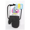 Image 1 : NEW PEANUTS THEME OVERSIZED OVEN MITT AND