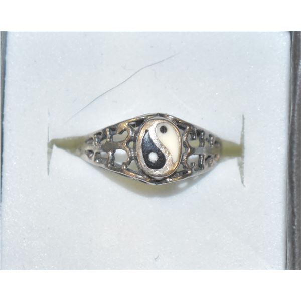 .925 SILVER RING - SIZE 5.5