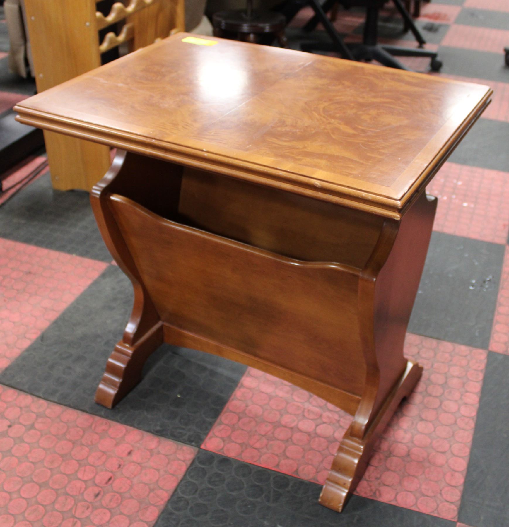 WOODEN MAGAZINE TABLE (25