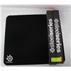Image 1 : 2 STEELSERIES 17.7" X 15.7" GAMING MOUSE PADS