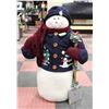 Image 1 : INDOOR/OUTDOOR DRESSED SNOWMAN HOLDING