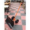 Image 1 : SNOW SHOVEL ON WHEELS