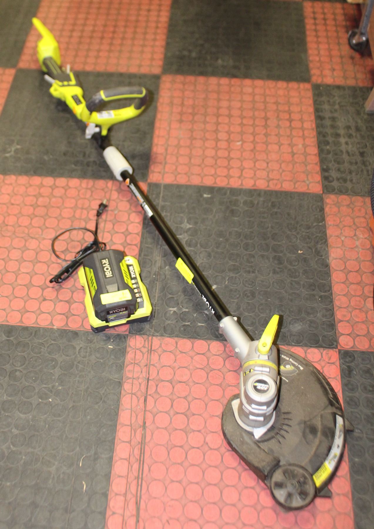 RYOBI WEED WACKER WITH 40V LIITHIUM BATTERY CHARG