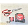 Image 1 : MILWAUKEE JOBSITE SCISSORS AND 2 TAPE MEASURES