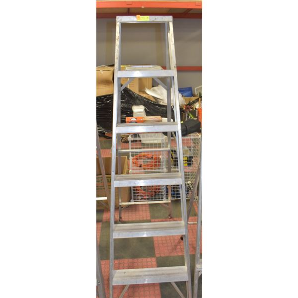 ALUMINUM 6' LADDER