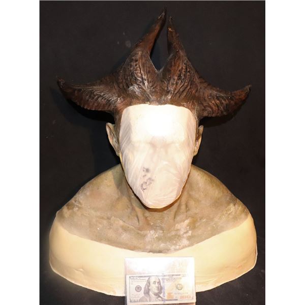 THE QUEST VERLOX COWL ON LIFE BUST SCREEN USED A