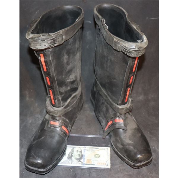 TRON LEGACY PAIR OF BOOTS SCREEN USED?