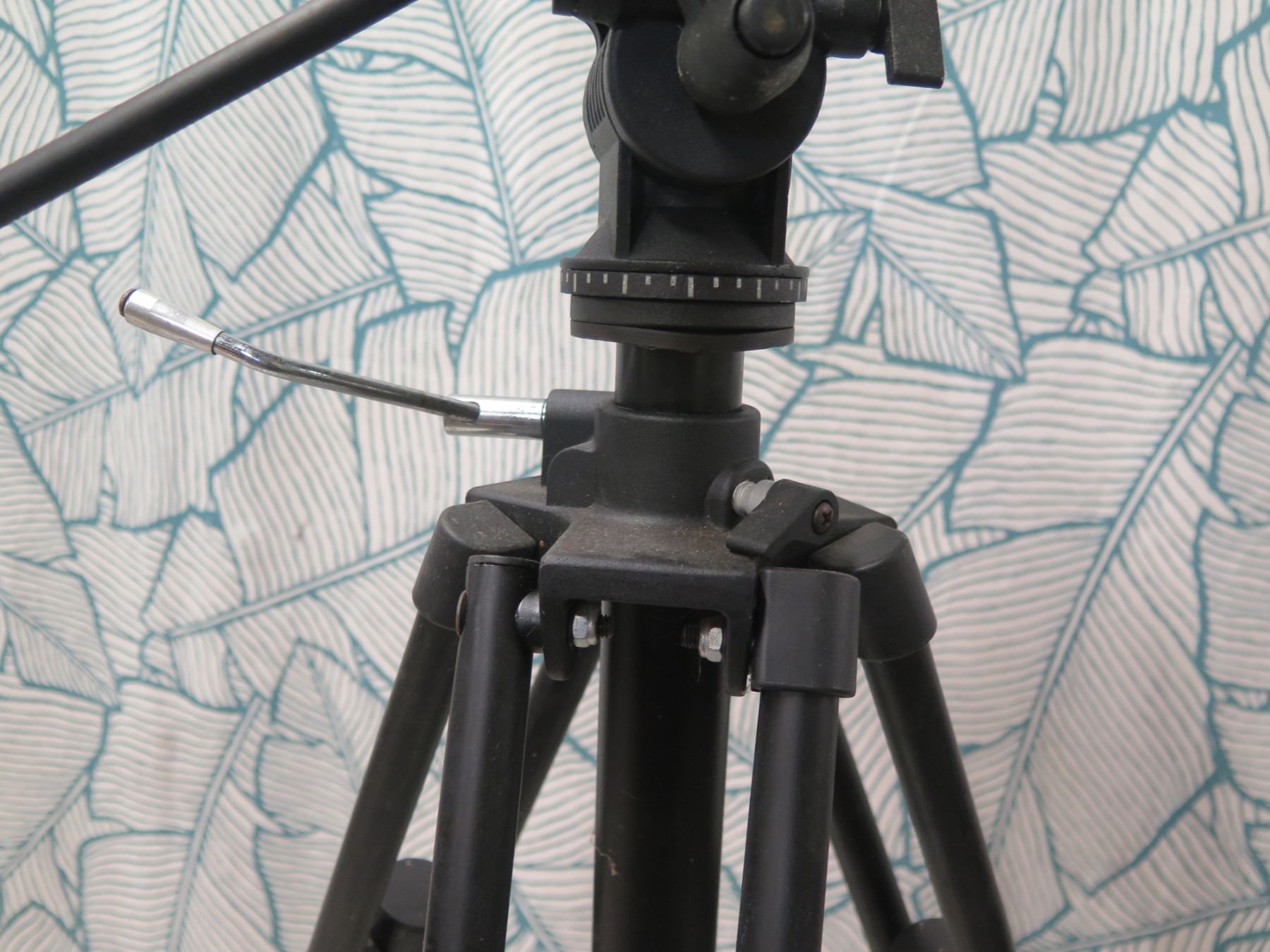 thumbnail image 2 of Davis & Sanford PROVISTA7518B Pro Video Tripod With V18 Fluid Head, Black 2 of 9