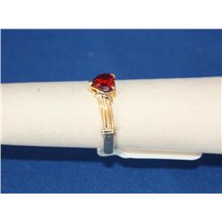 10k Gold Ring W/Garnet 1.4gr