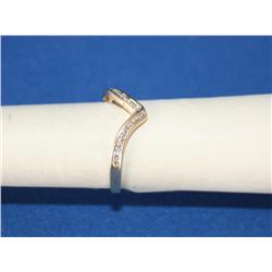 14k Gold Ring W/Diamonds 1.9gr