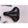 Image 2 : Earth Cruiser Bike Seat + Horn and Grips