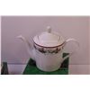 Image 2 : Matching Christmas Teapot and Gravy Boat