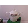 Image 3 : Matching Christmas Teapot and Gravy Boat