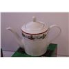 Image 3 : Matching Christmas Teapot and Gravy Boat