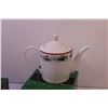 Image 5 : Matching Christmas Teapot and Gravy Boat