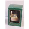 Image 3 : Illuminated Christmas House + Precious Moments Music Box (NIB)