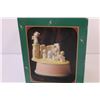 Image 6 : Illuminated Christmas House + Precious Moments Music Box (NIB)