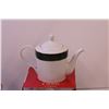Image 2 : Christmas Gravy Boat and Tea Pot