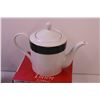 Image 3 : Christmas Gravy Boat and Tea Pot