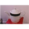 Image 4 : Christmas Gravy Boat and Tea Pot