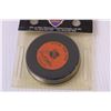 Image 5 : (2) Collectible Hockey Pucks