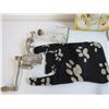 Image 3 : Plastic Salad Bowl Set - Dog Jacket (small) - Ceramic Shortbread Pan - Frying Pan - Grinder