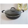 Image 4 : Plastic Salad Bowl Set - Dog Jacket (small) - Ceramic Shortbread Pan - Frying Pan - Grinder