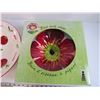 Image 2 : Bird Bath Stake (in Box) - Large Bowl (hand painted)
