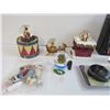 Image 2 : Small Christmas Snow Globes & Decorations - Wine Bottle Accessories