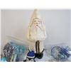 Image 2 : Christmas Cards - Statue - Decorations