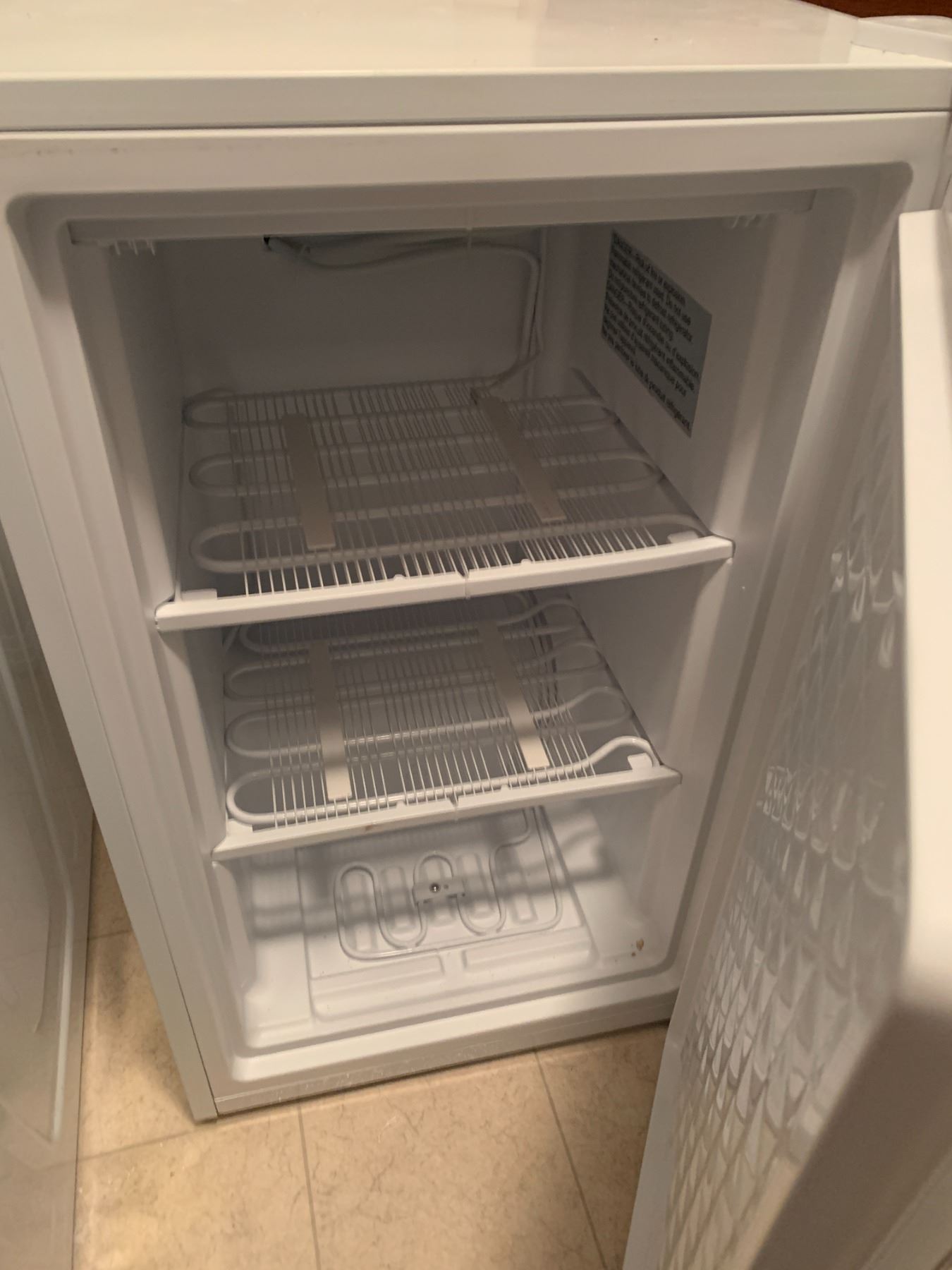 Masterchef Mini Freezer Master Chef Mini Fridge (Model 043-2352-8) - Beck Auctions Inc.