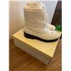 Image 2 : Women's Tradition "Victoria" White Winter Boots (Size 6M)