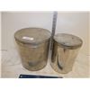 Image 1 : 2 metal containers w/ lids