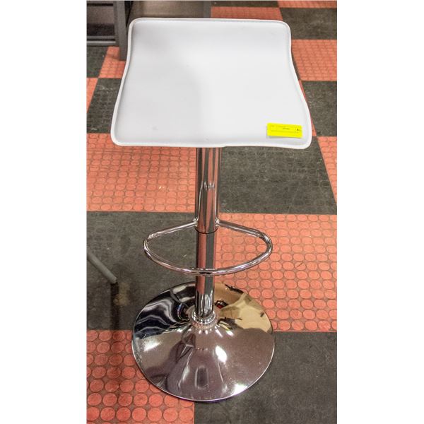 WHITE HYDRAULIC BAR STOOL