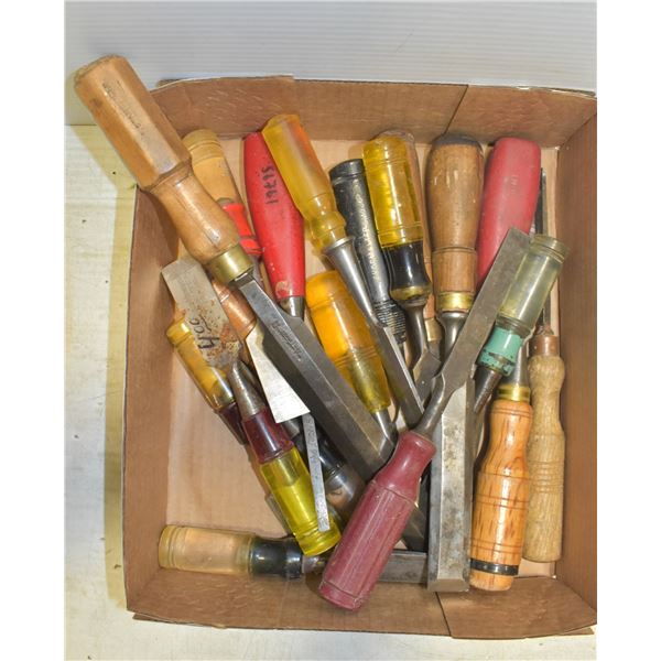 LOT OF VARIOUS CHISELS