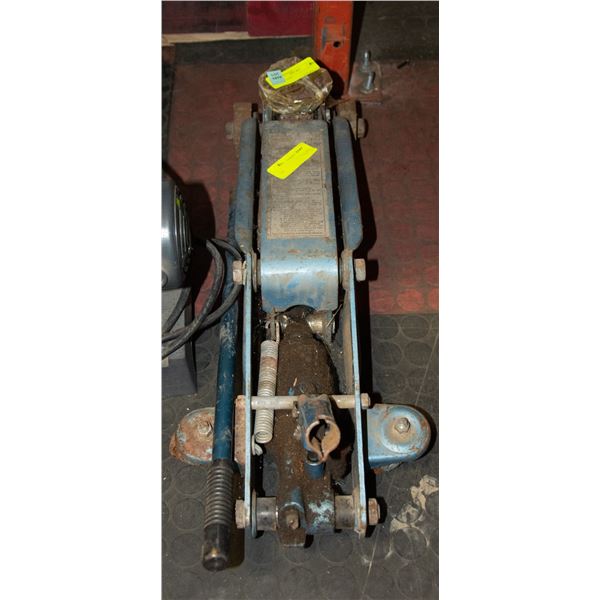 FLOOR JACK